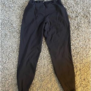 Lululemon on the fly joggers